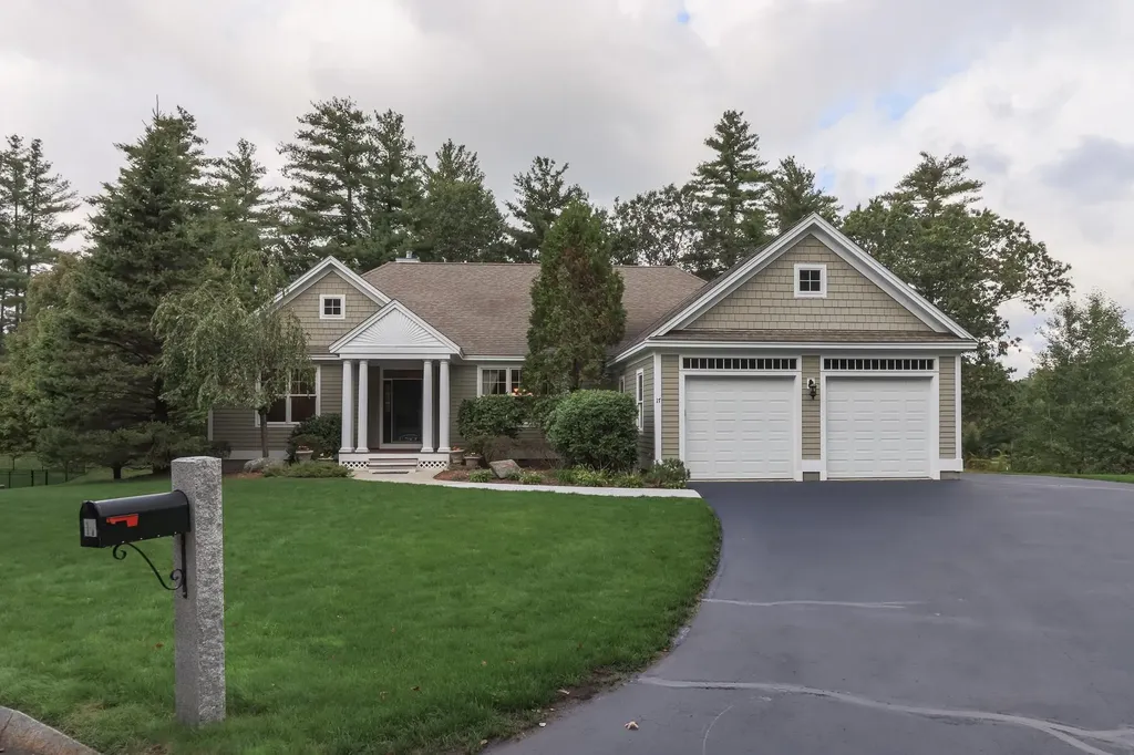 17 Freemans Way Hollis NH 03049