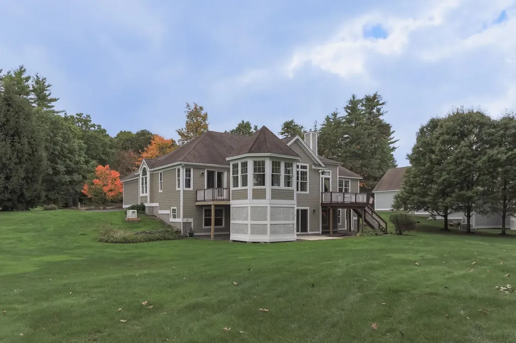 17 Freemans Way Hollis NH 03049
