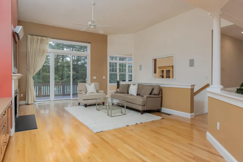 17 Freemans Way Hollis NH 03049