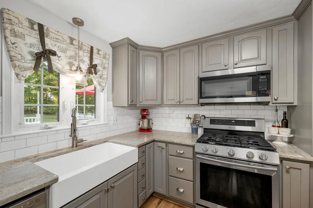 20 Barkland Drive Derry NH 03038