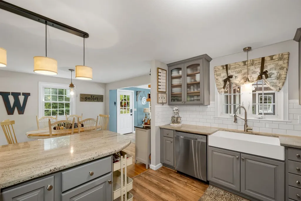 20 Barkland Drive Derry NH 03038