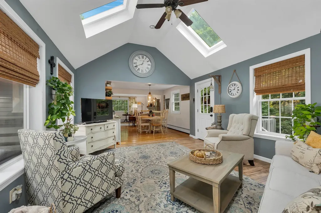 20 Barkland Drive Derry NH 03038