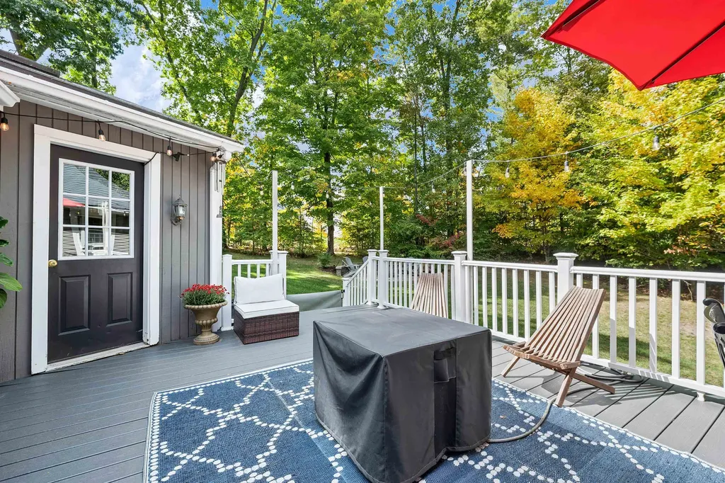 20 Barkland Drive Derry NH 03038