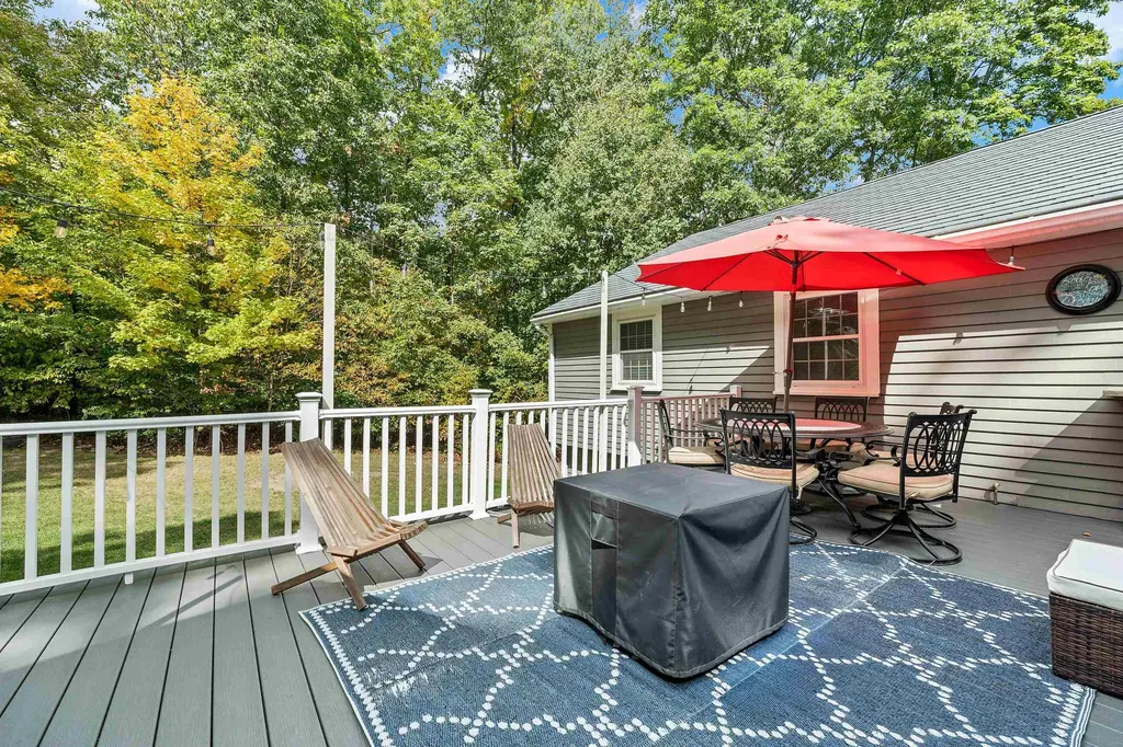 20 Barkland Drive Derry NH 03038