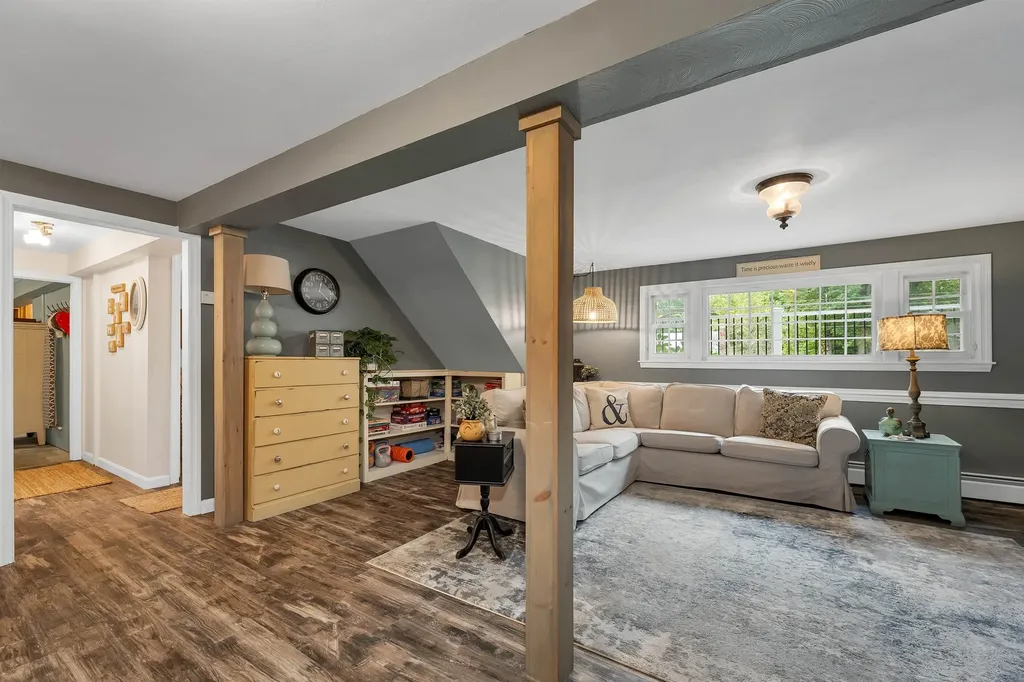 20 Barkland Drive Derry NH 03038