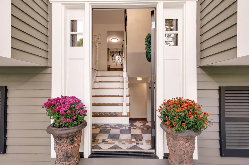 20 Barkland Drive Derry NH 03038