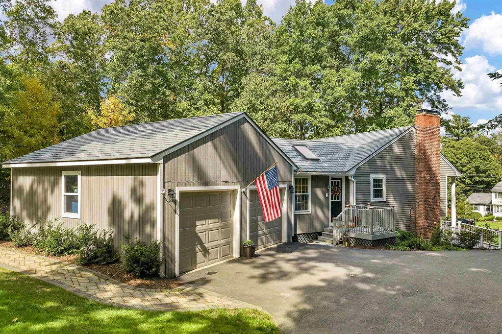 20 Barkland Drive Derry NH 03038