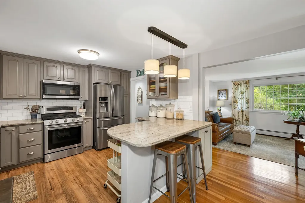 20 Barkland Drive Derry NH 03038