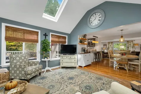 20 Barkland Drive Derry NH 03038