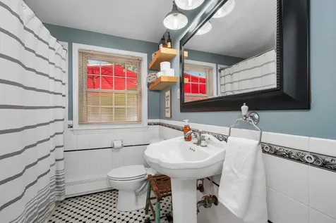 20 Barkland Drive Derry NH 03038