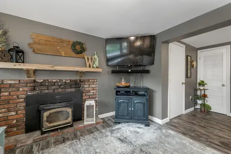 20 Barkland Drive Derry NH 03038