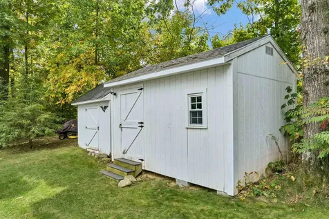 20 Barkland Drive Derry NH 03038
