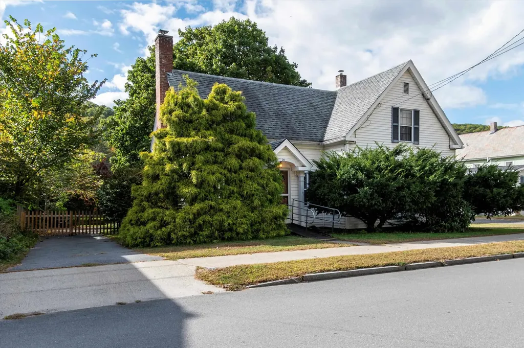 36 Green Street Rockingham VT 05101