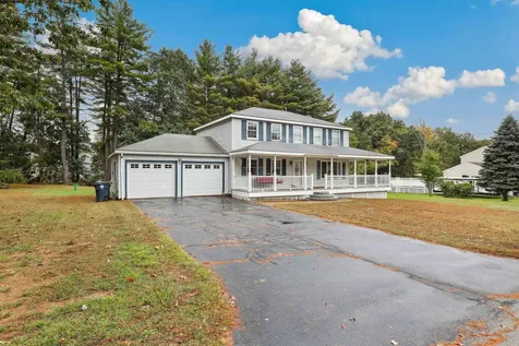 8 Woodbury Drive Nashua NH 03062