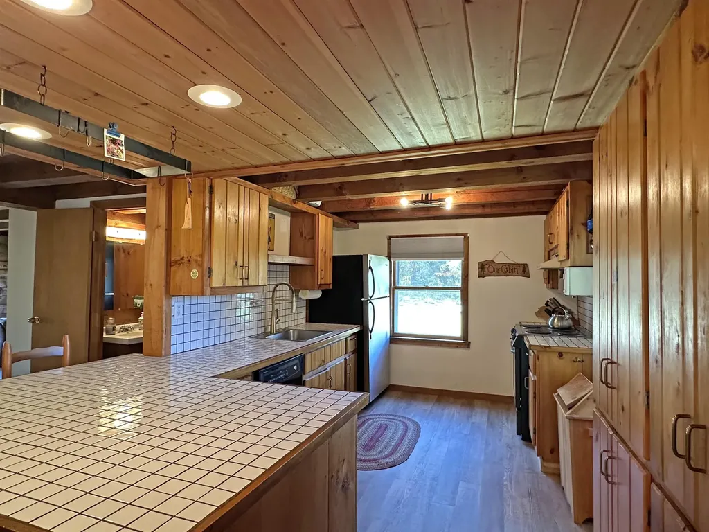 37 Aldrich Road Peru VT 05152