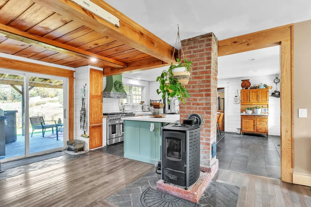 18 Ferno Road Williamstown VT 05679