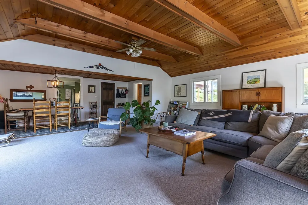 21 Roberts Road Manchester VT 05255