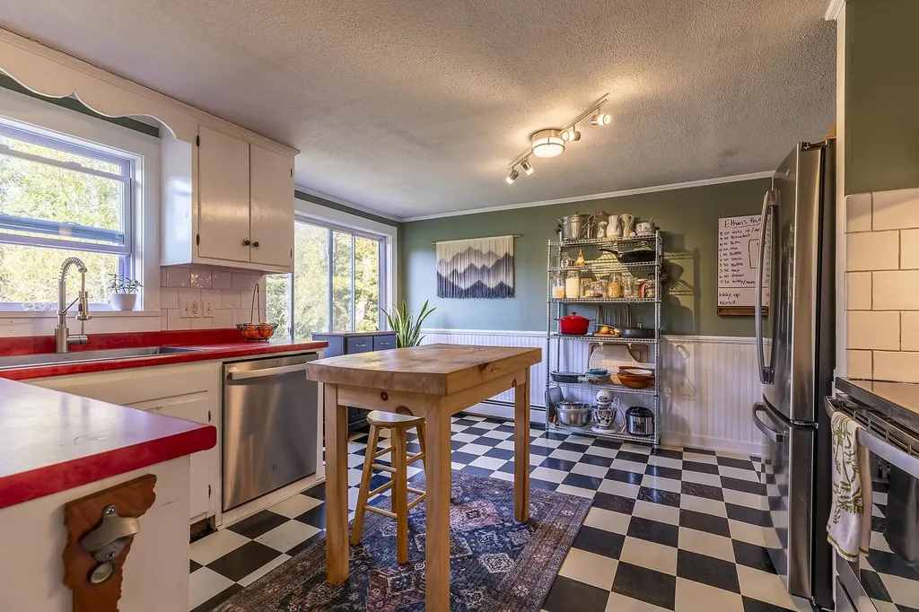 21 Roberts Road Manchester VT 05255