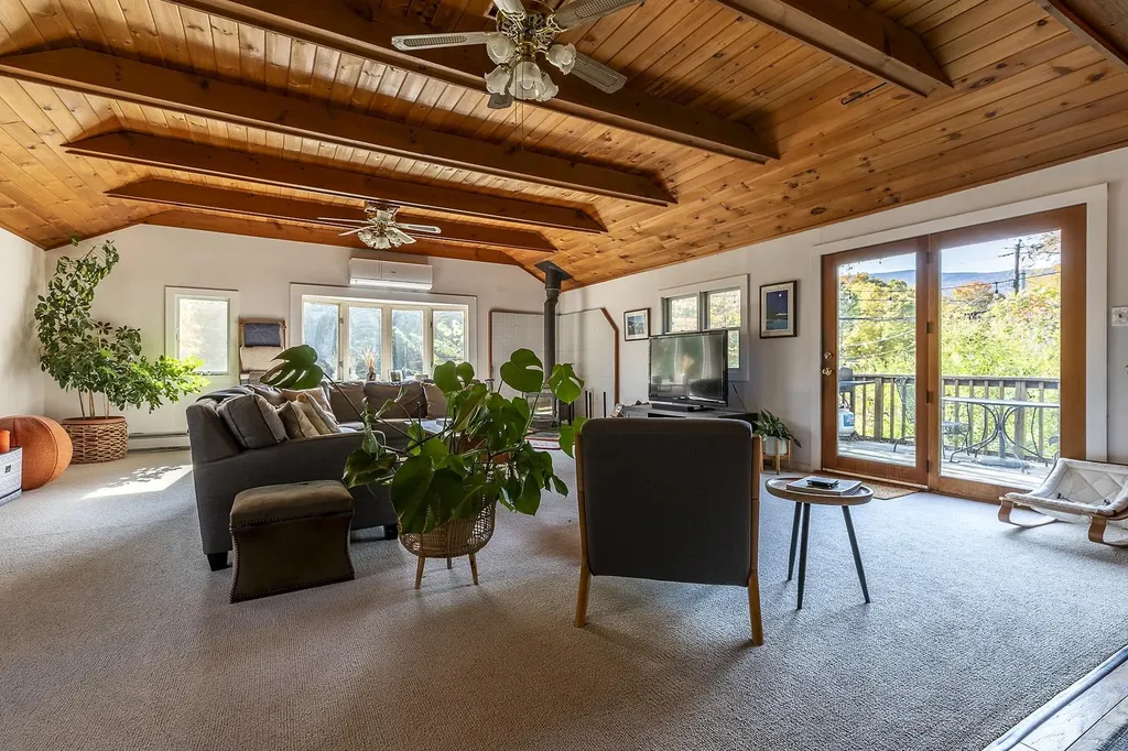 21 Roberts Road Manchester VT 05255