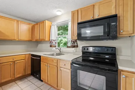 5 Summers Avenue Allenstown NH 03275