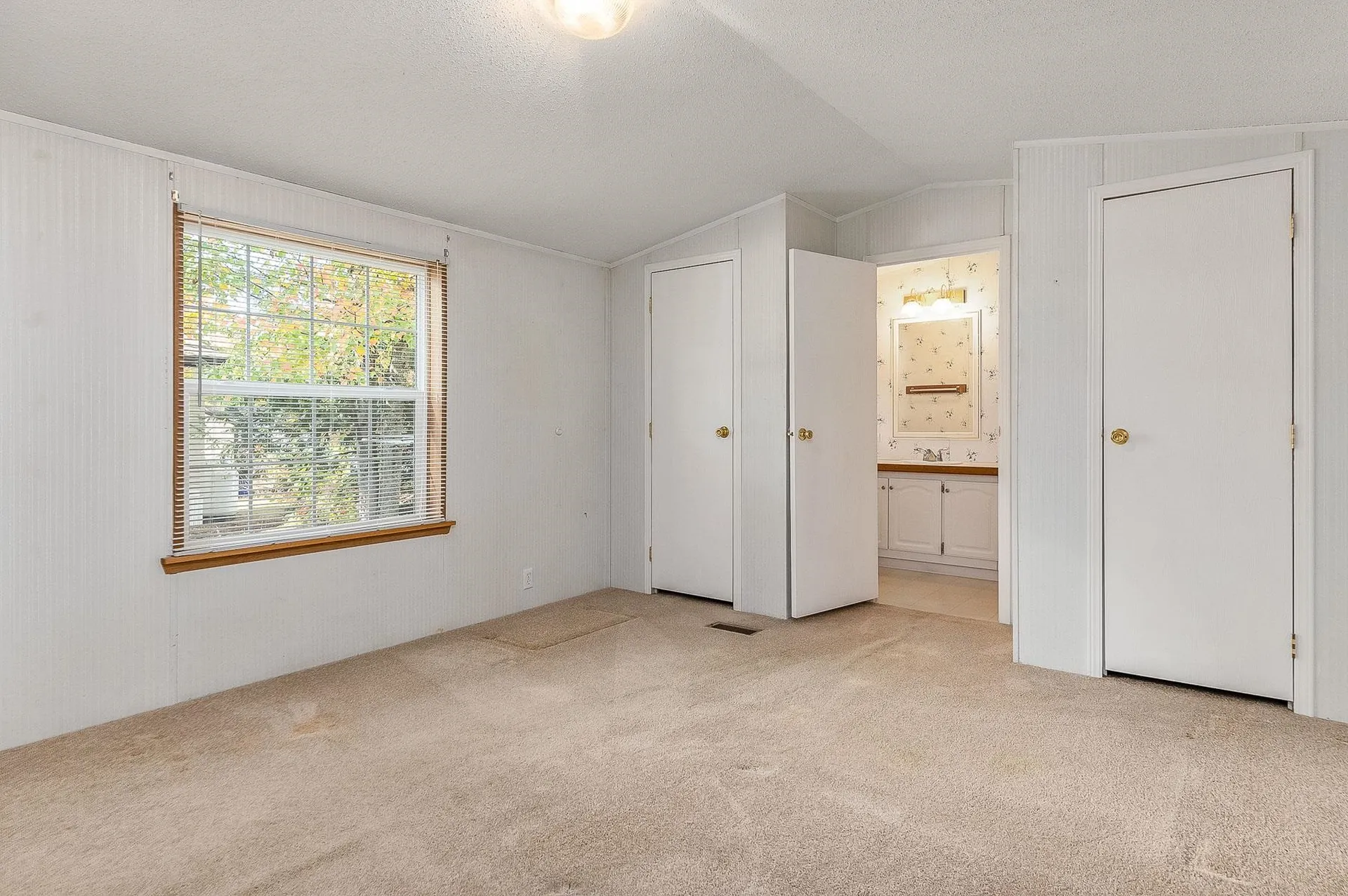 97 Colonial Village Somersworth NH 03878