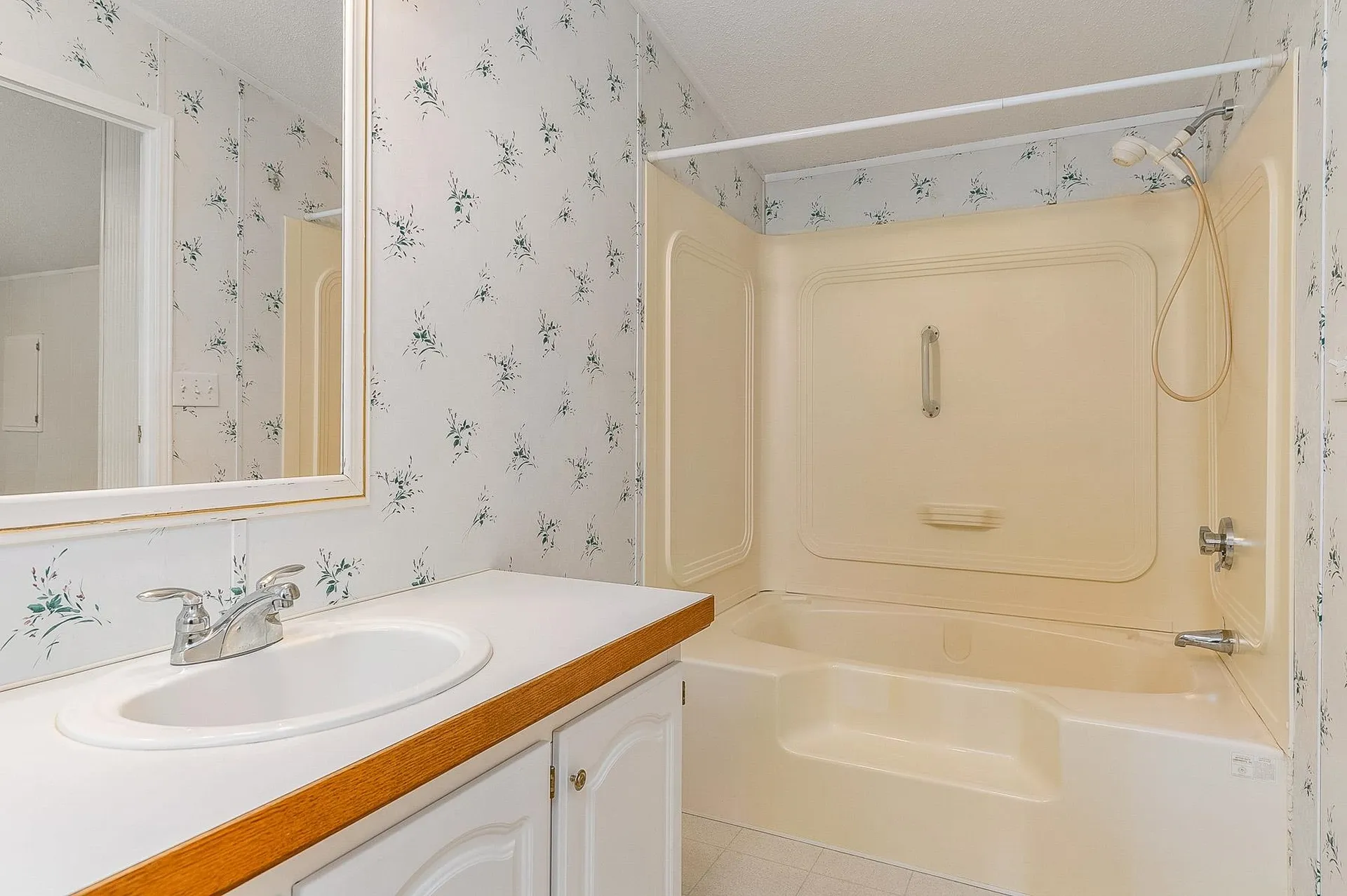 97 Colonial Village Somersworth NH 03878