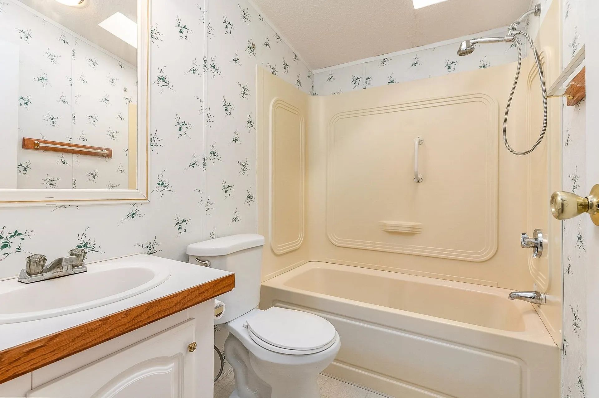 97 Colonial Village Somersworth NH 03878