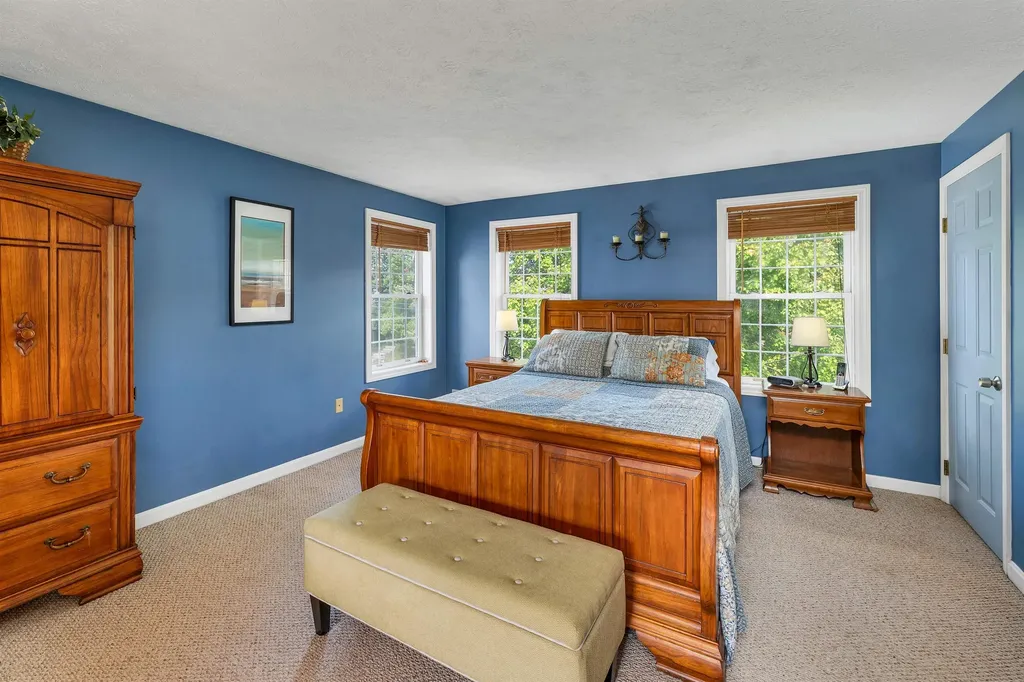 93 Meetinghouse Lane Manchester NH 03109