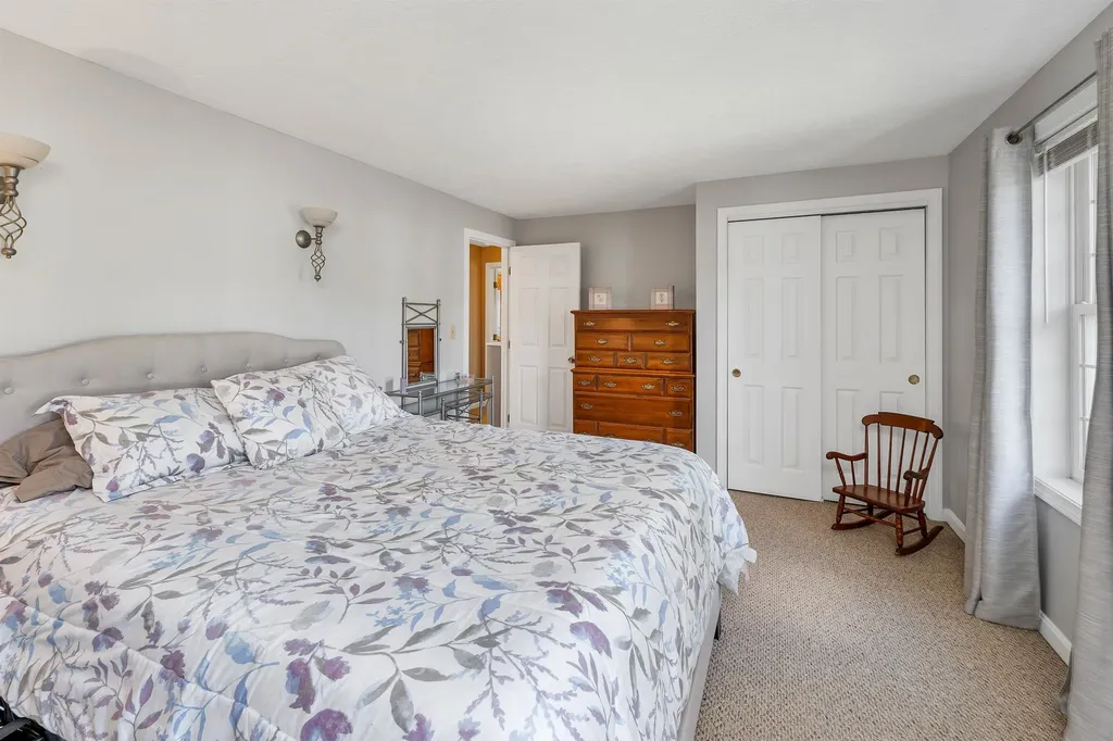 93 Meetinghouse Lane Manchester NH 03109