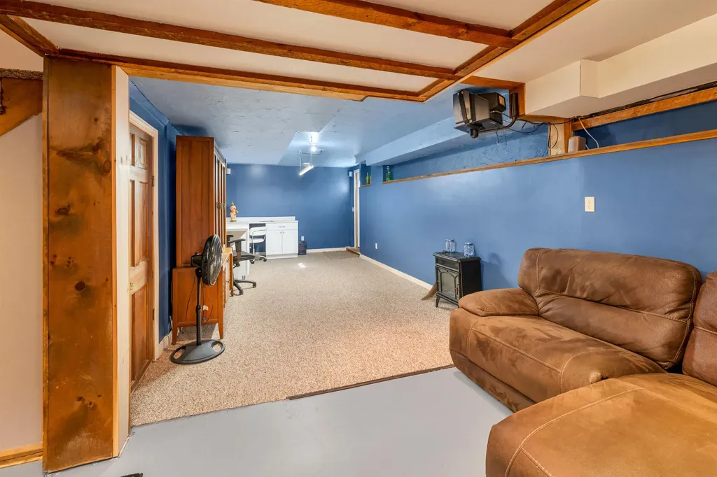 93 Meetinghouse Lane Manchester NH 03109