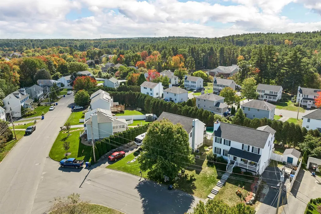 93 Meetinghouse Lane Manchester NH 03109