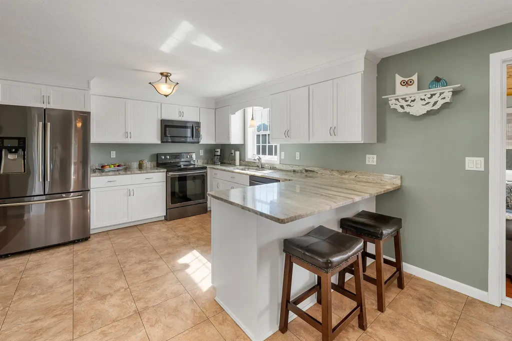 93 Meetinghouse Lane Manchester NH 03109