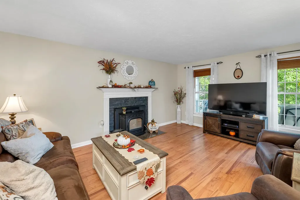93 Meetinghouse Lane Manchester NH 03109