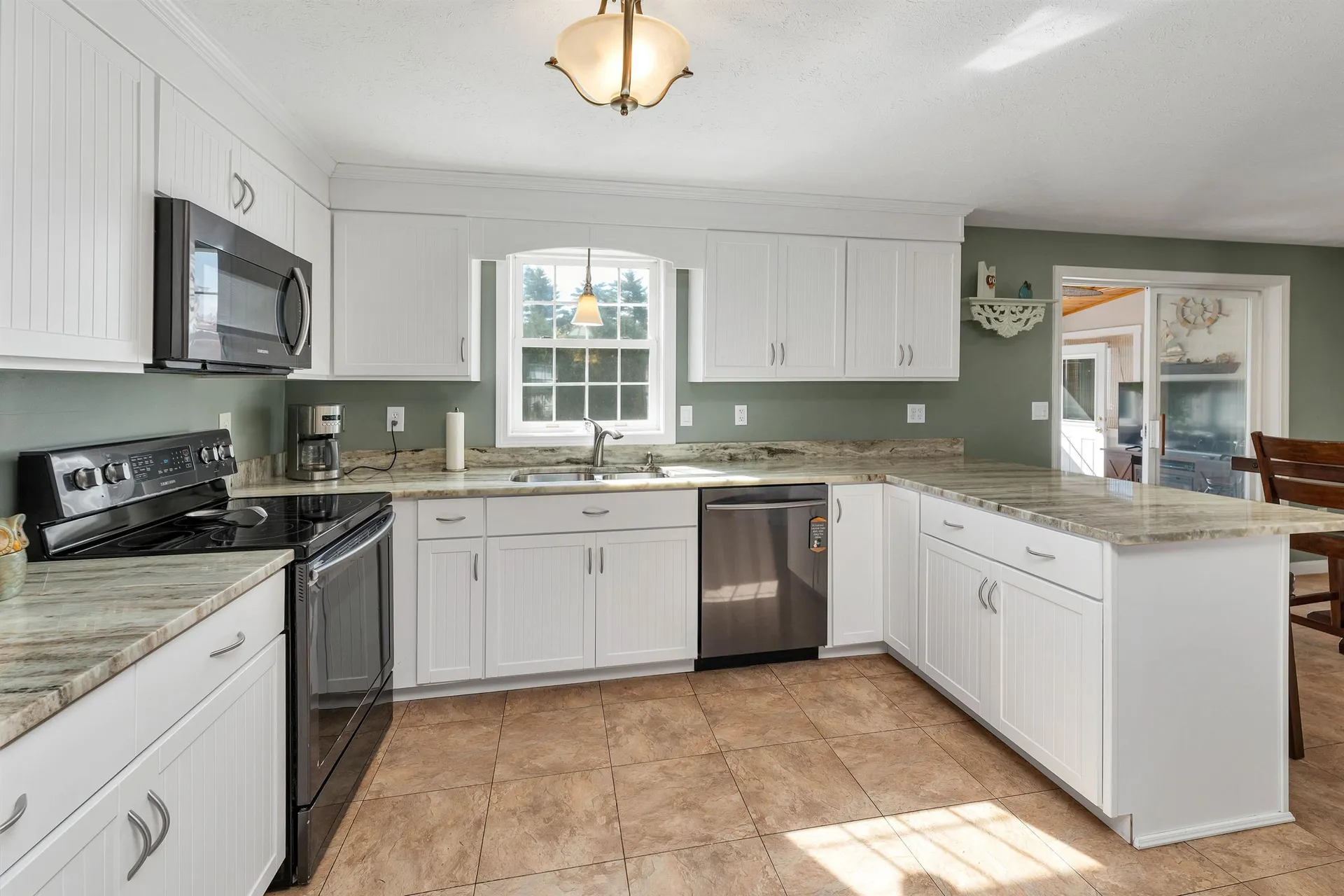 93 Meetinghouse Lane Manchester NH 03109