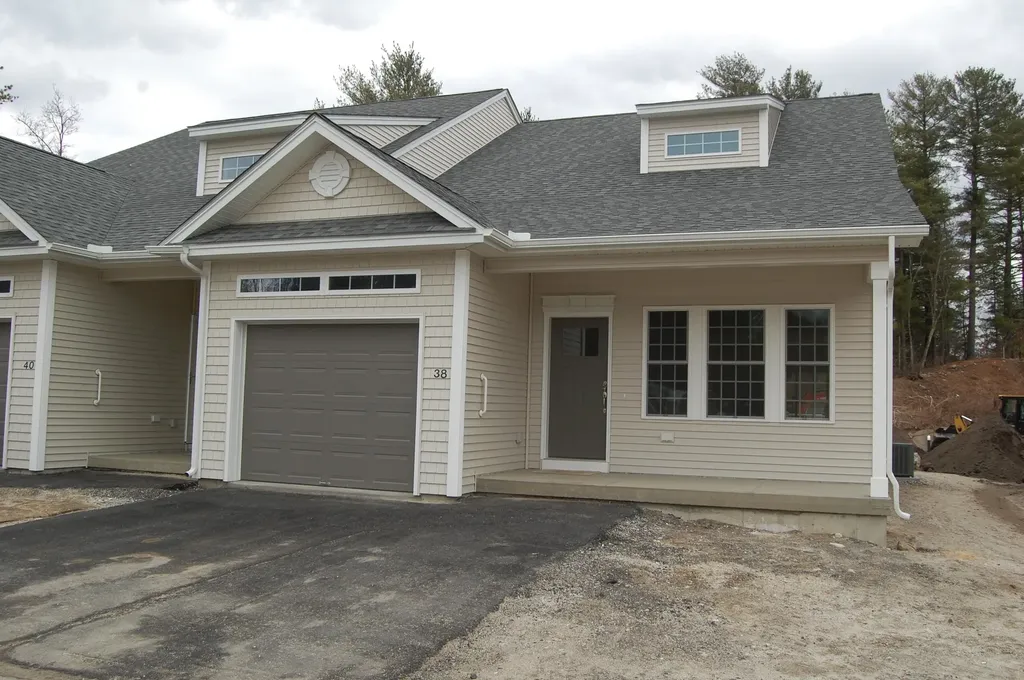 38 Sheffield Way Londonderry NH 03053