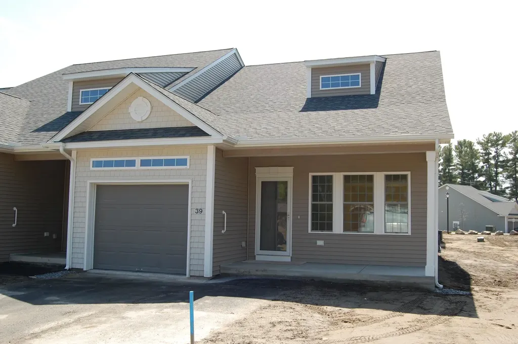 39 Sheffield Way Londonderry NH 03053