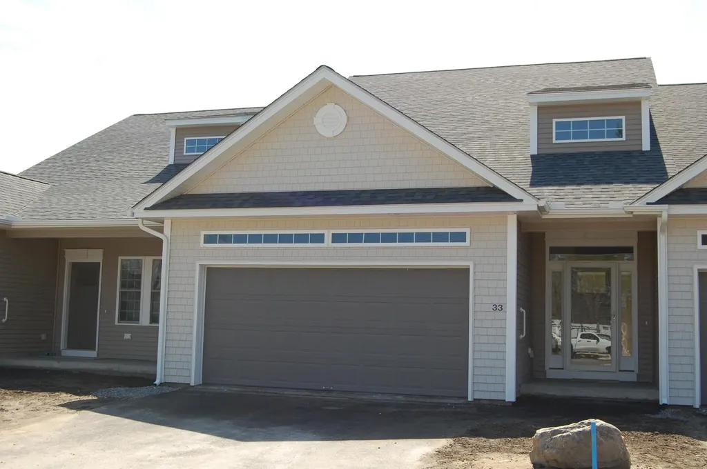 33 Sheffield Way Londonderry NH 03053