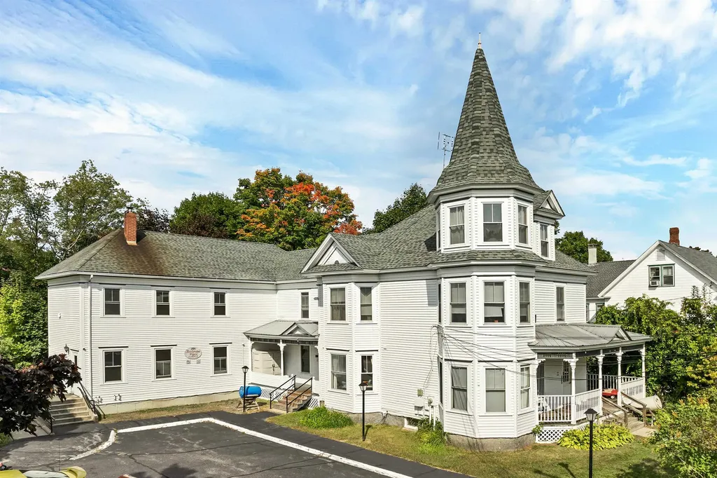 28 Washington Street Conway NH 03818