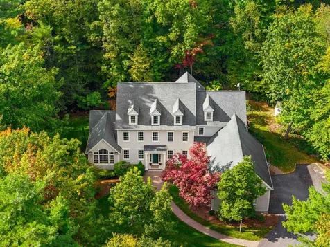 11 Aspen Lane Bedford NH 03110