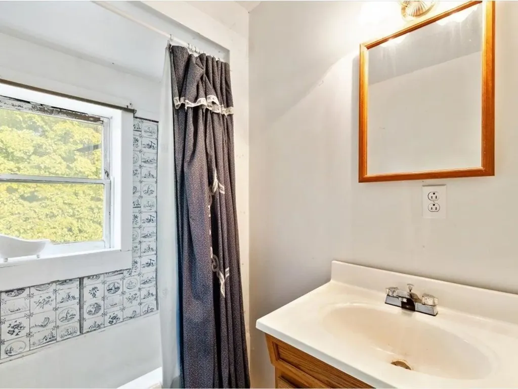 17 Cross Street Highgate VT 05459
