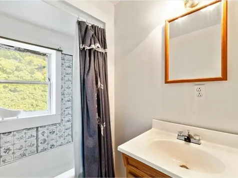 17 Cross Street Highgate VT 05459