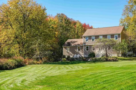 8 Harrod Lane Bedford NH 03110