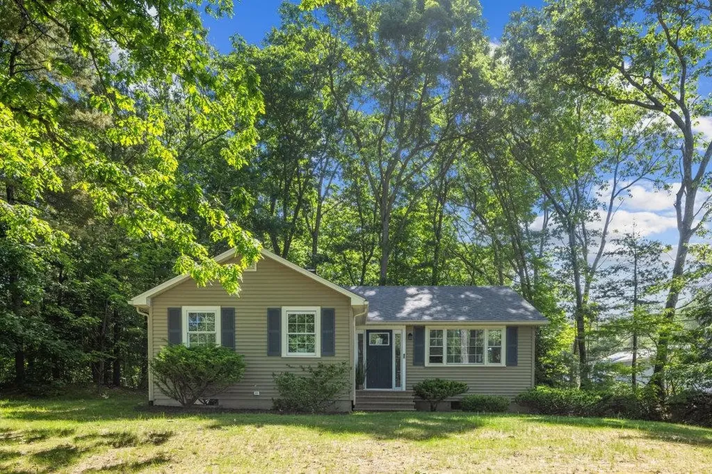 12 True Avenue Derry NH 03038