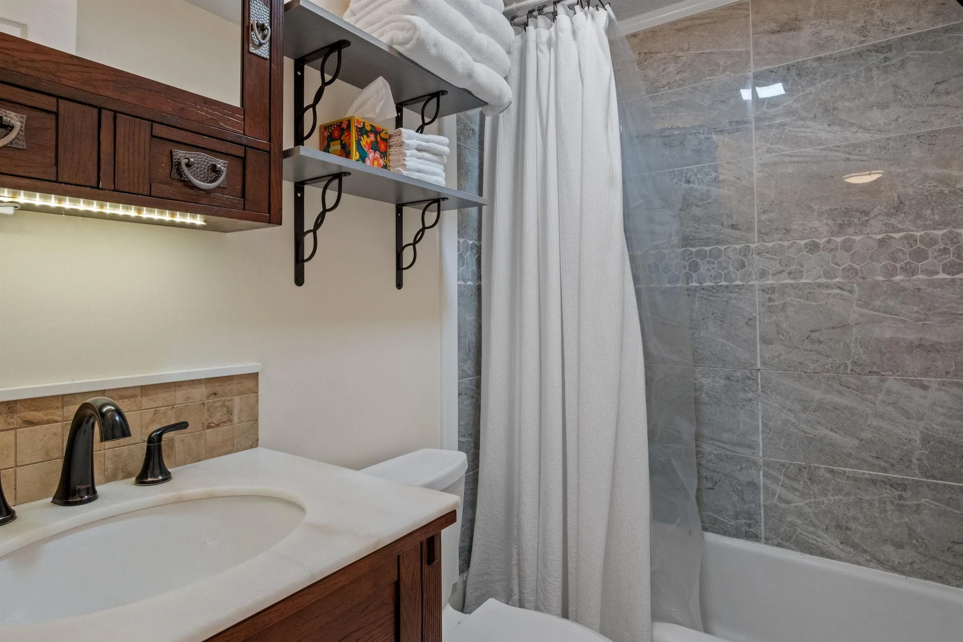 18 Oakwood Drive Claremont NH 03743