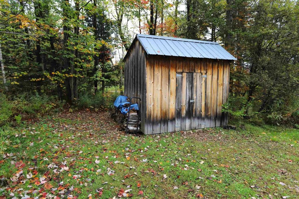 53 Cross Road Derby VT 05829