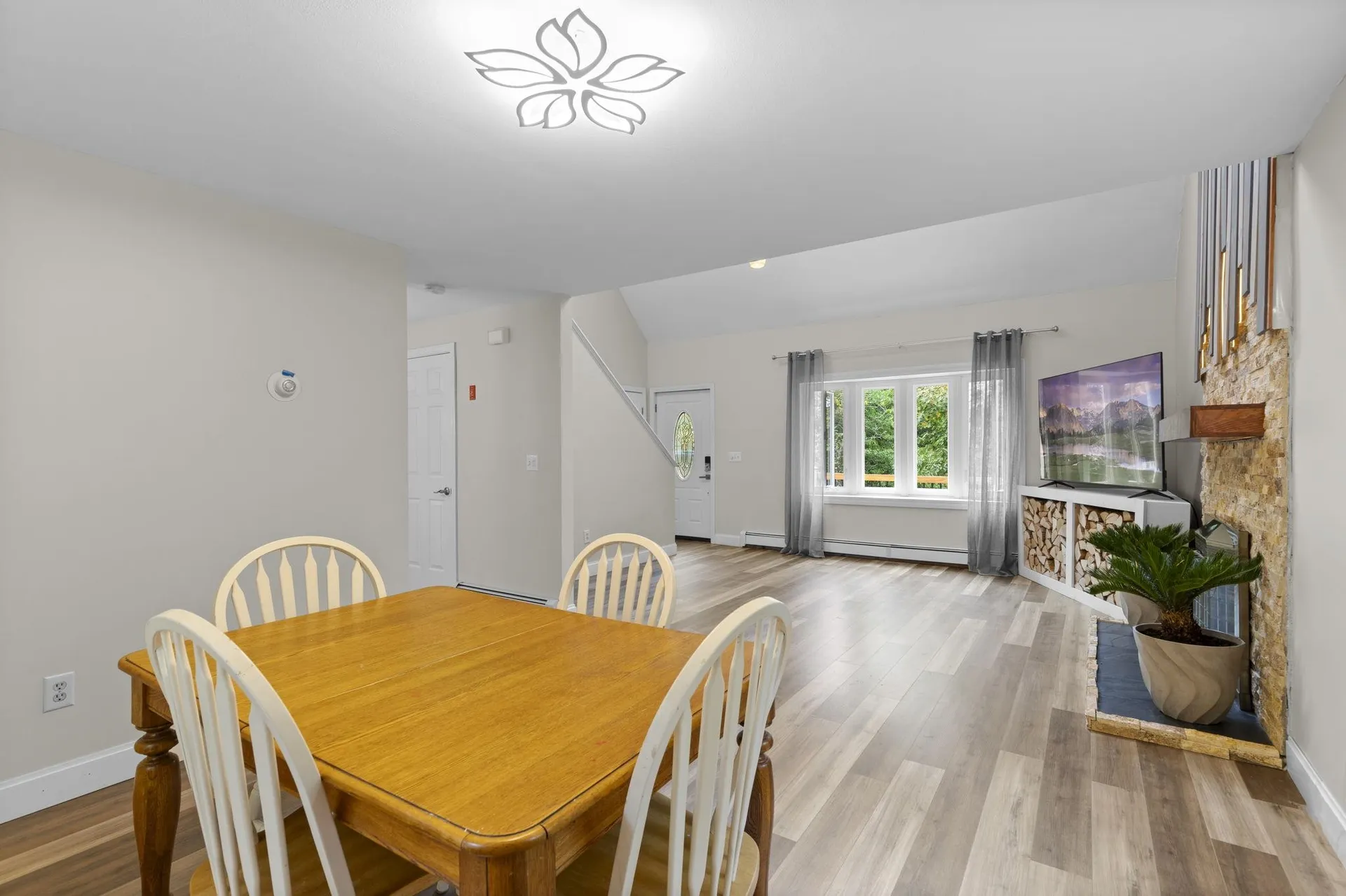 27 Tandy Road Deerfield NH 03037