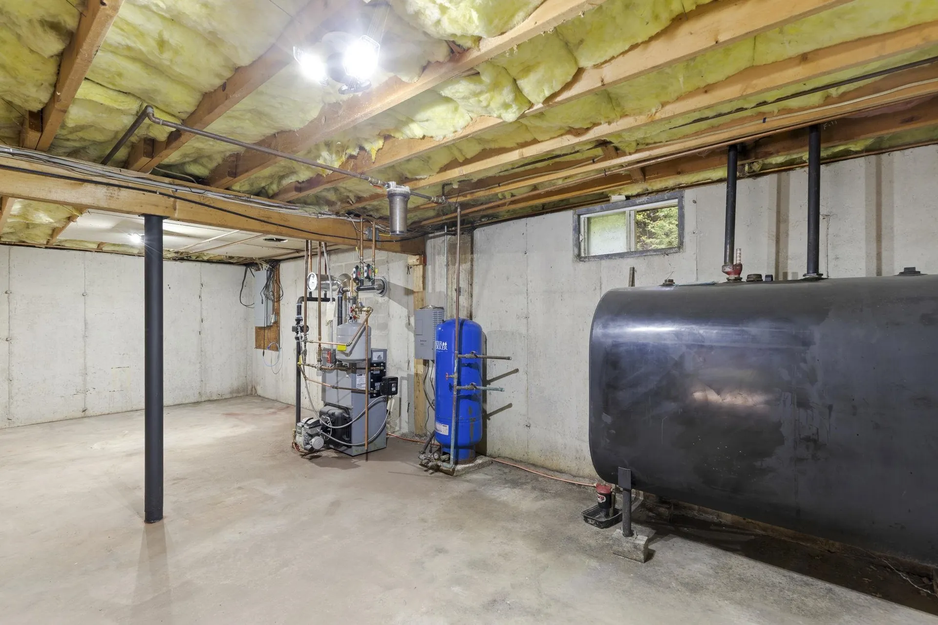 27 Tandy Road Deerfield NH 03037