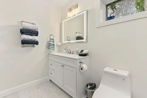 5 Tsienneto Road Derry NH 03038