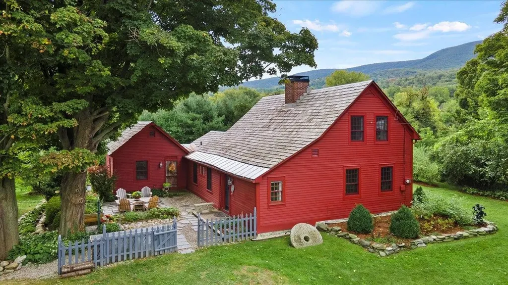 145 Main Street Pownal VT 05261-9714