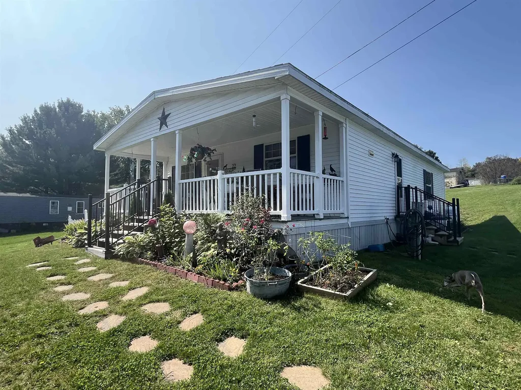 22 Lakeview Road Grand Isle VT 05458